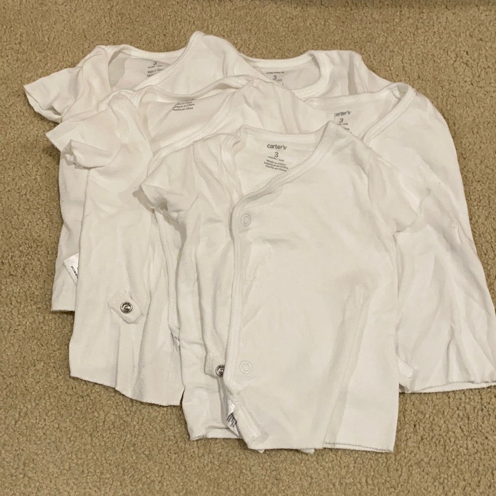 👶5 white undershirts (3m)